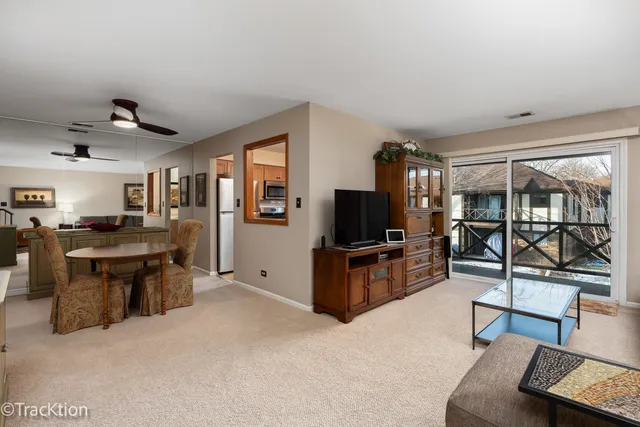 $249,900 | 1014 Lakeland Court, Unit 2A, Wheeling, IL 60090