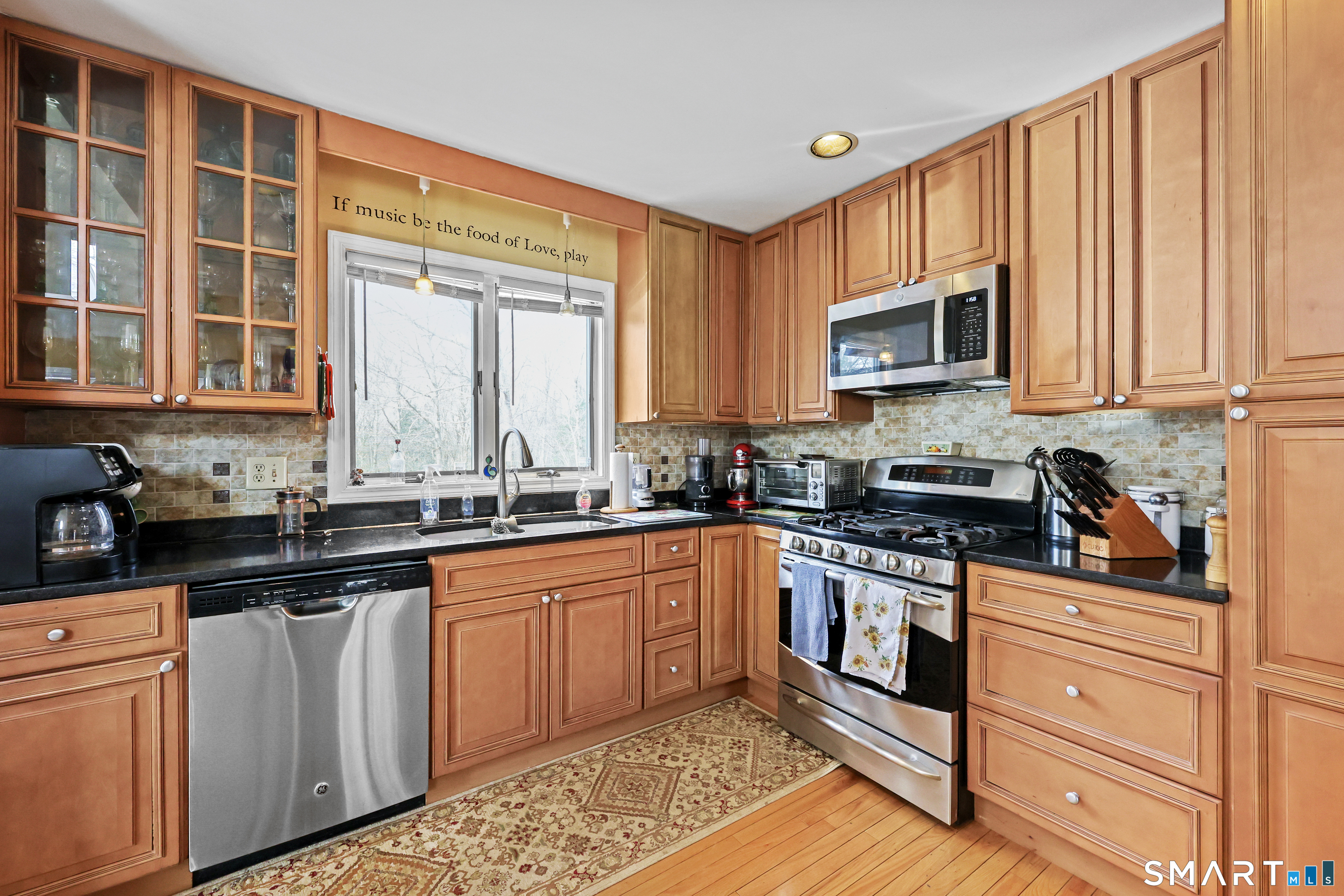76 Shafer Road New Hartford, CT 06057 - Photo 4 of 25 Granite counters, SS Appliances and more.
