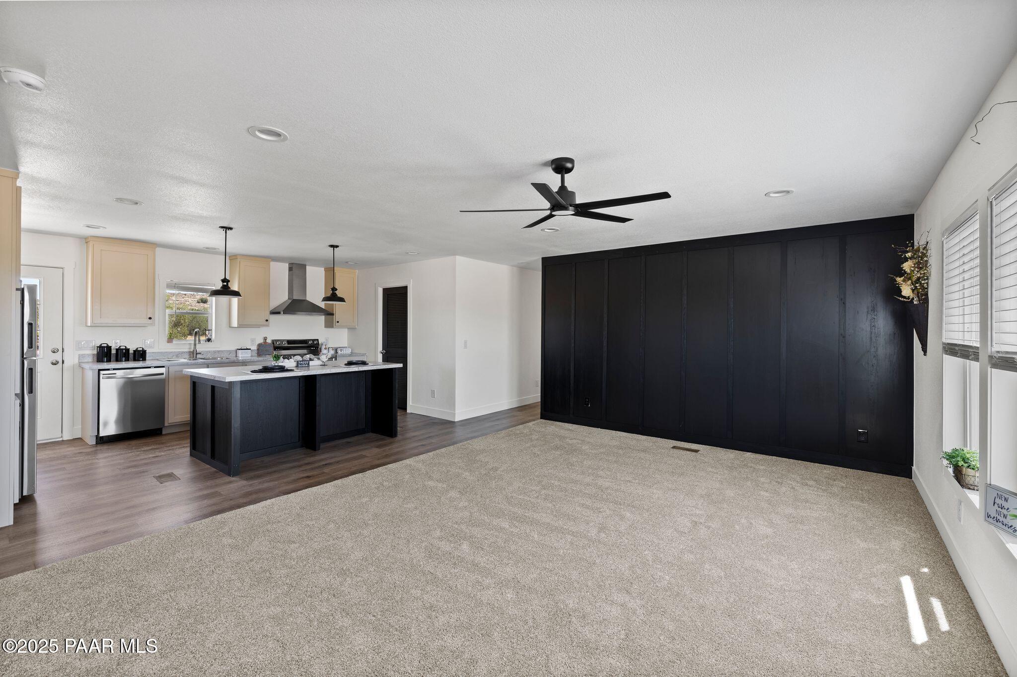 1440 East E Spring Paulden, AZ 86334 - Photo 15 of 53 Living Room / Kitchen