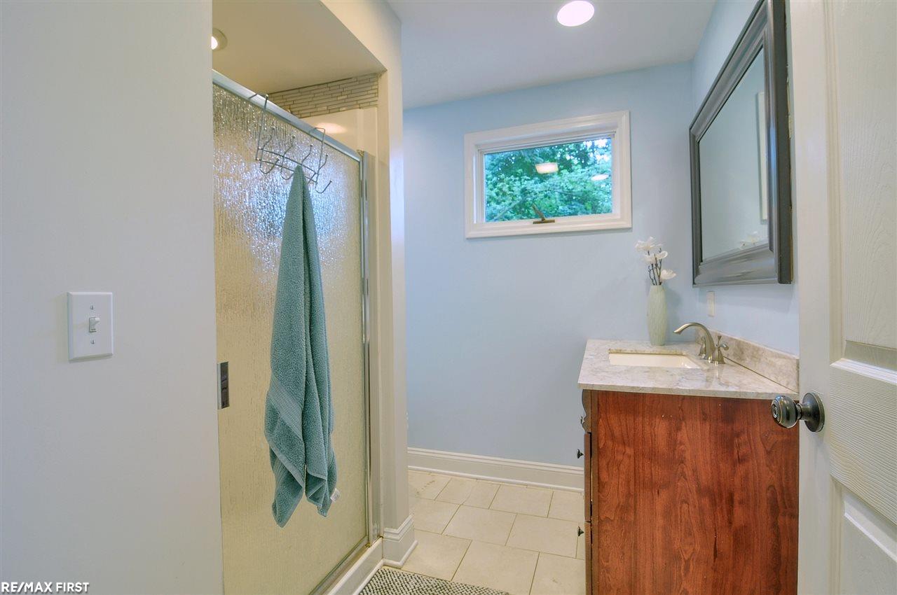180 Rettell Street Romeo, MI 48065 - Photo 29 of 40 First Floor Bathroom