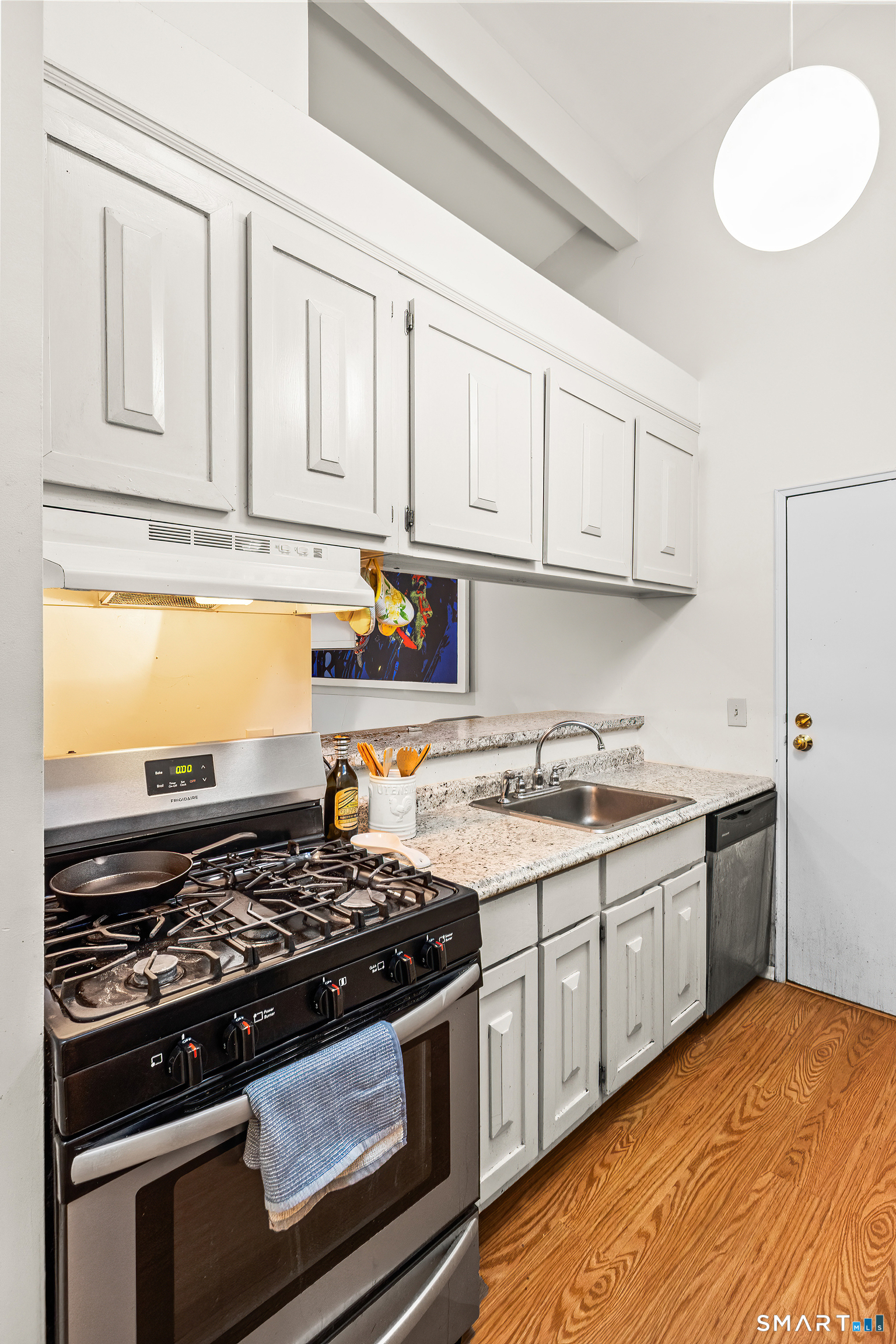 19 Cook Close, Unit 19 Ridgefield, CT 06877 - Photo 10 of 32 Kitchen