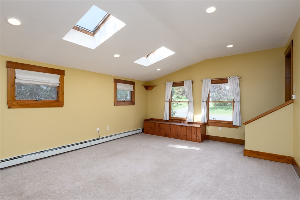 28 Holt Road Holden, MA 01520 - Photo 4 of 42 Gallery Image 4
