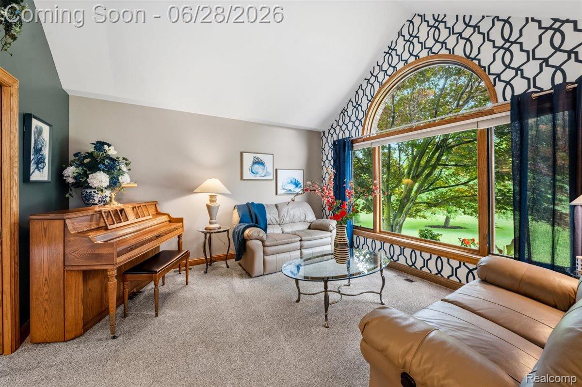 125 Olde Franklin Road Howell, MI 48855 - Photo 17 of 57 Living room w/ arch-top window & vaulted ceiling
