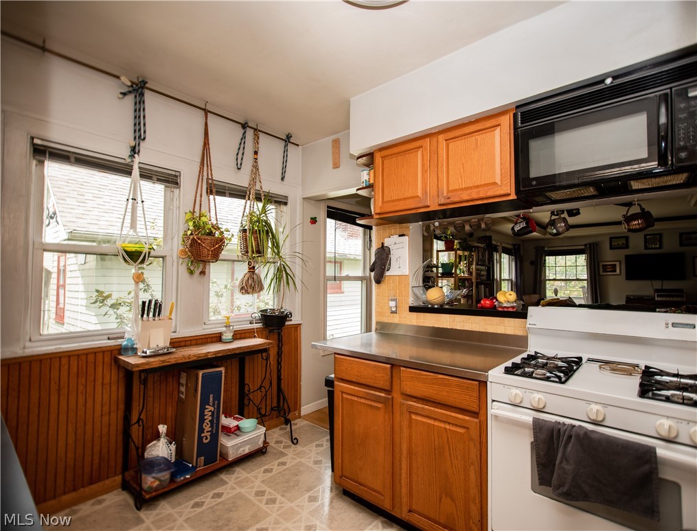 10309 Baltic Road Cleveland, OH 44102 - Photo 5 of 34 Gallery Image 5