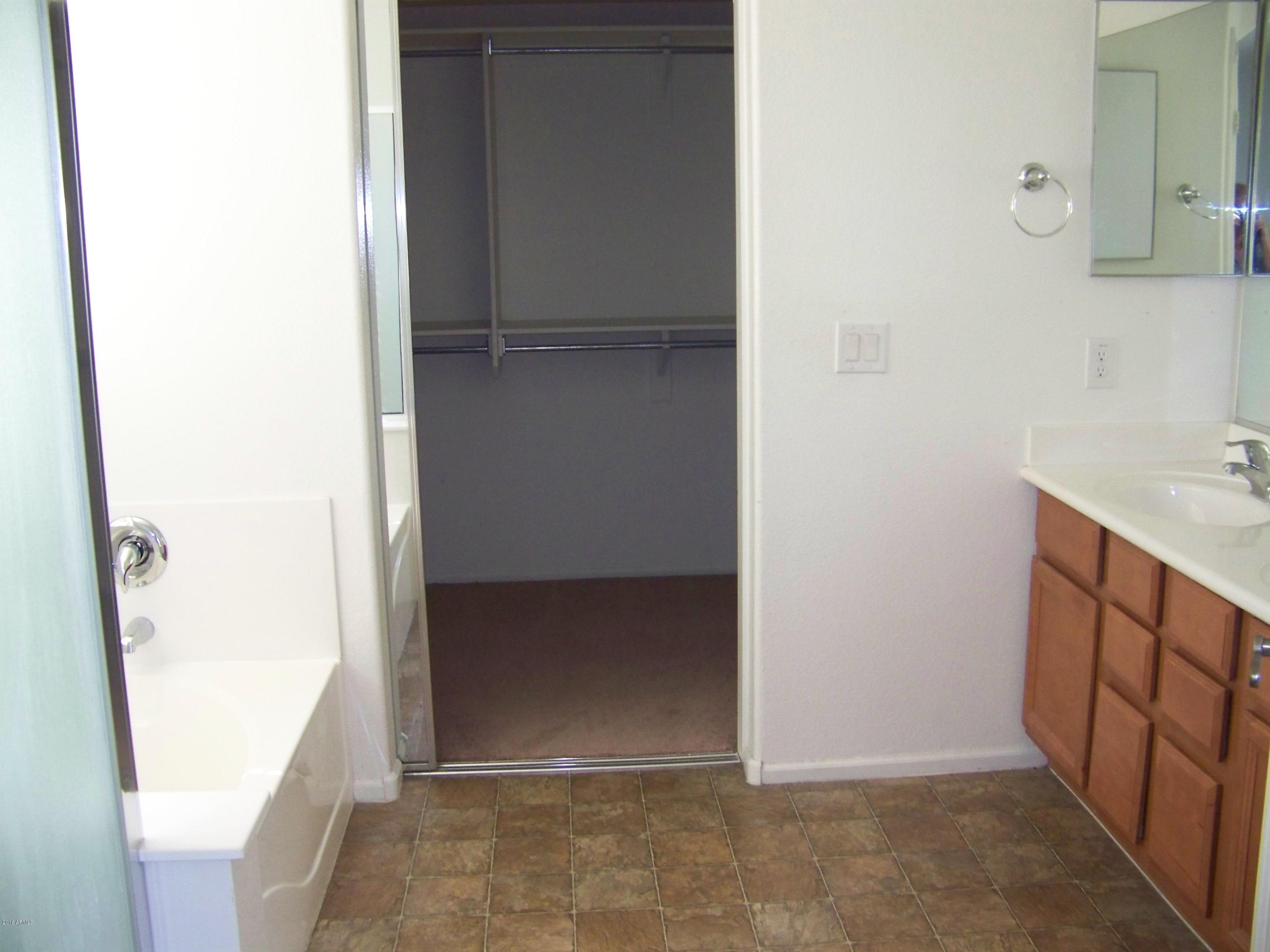 2407 West Via Dona Road Phoenix, AZ 85085 - Photo 5 of 8 MASTER BATH