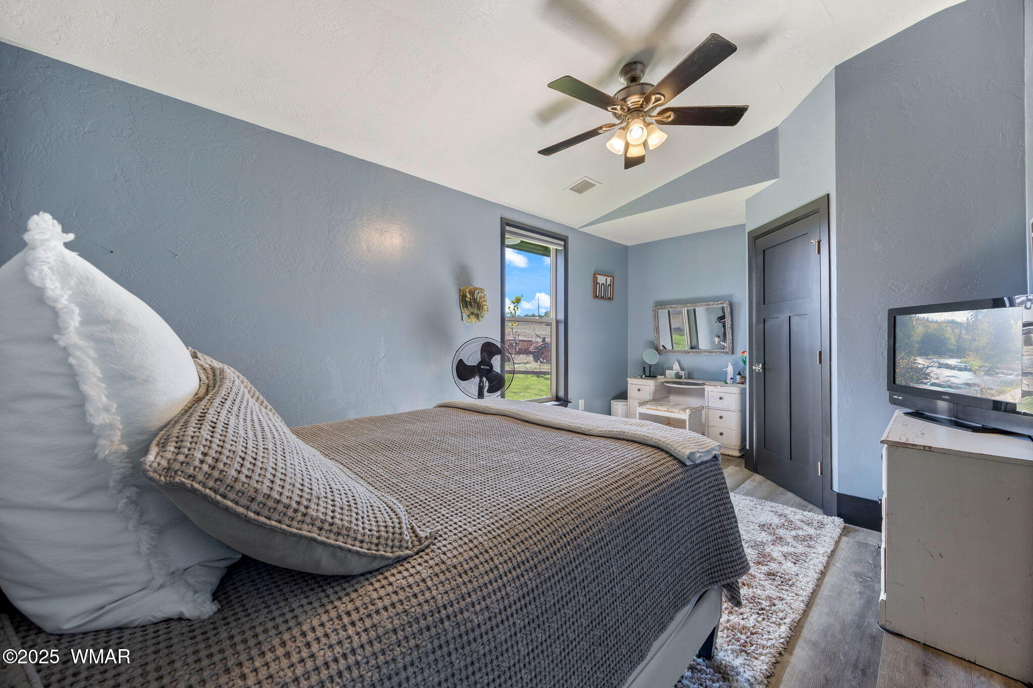 7106 Long Road Show Low, AZ 85901 - Photo 24 of 65 a bed room with a bed and a ceiling fan