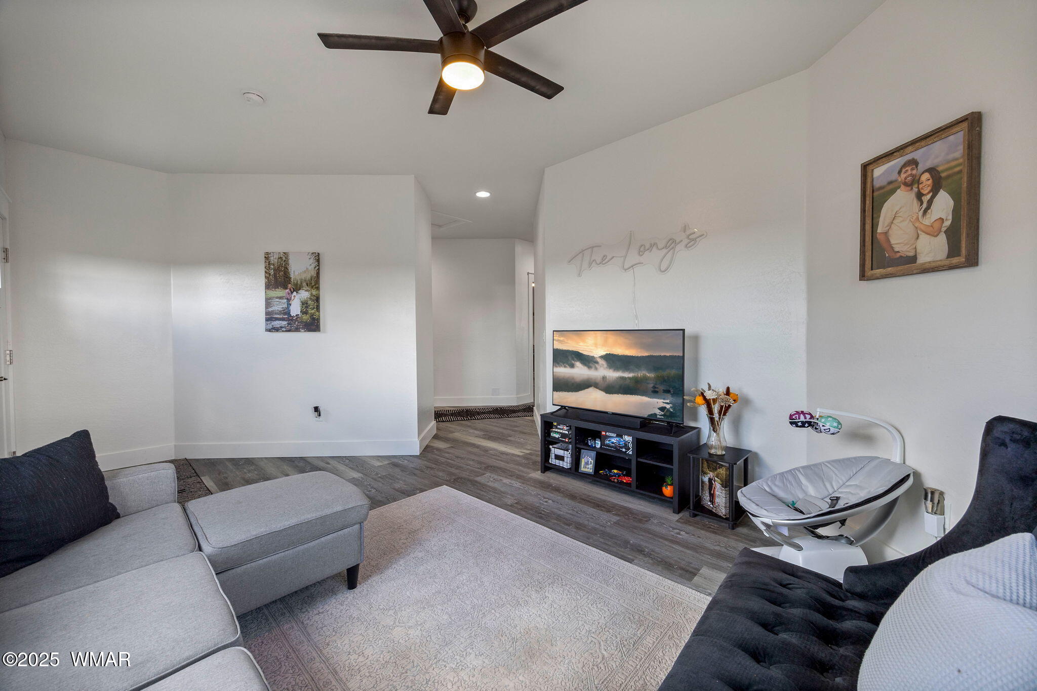 7106 Long Road Show Low, AZ 85901 - Photo 42 of 65 a living room with furniture and a flat screen tv