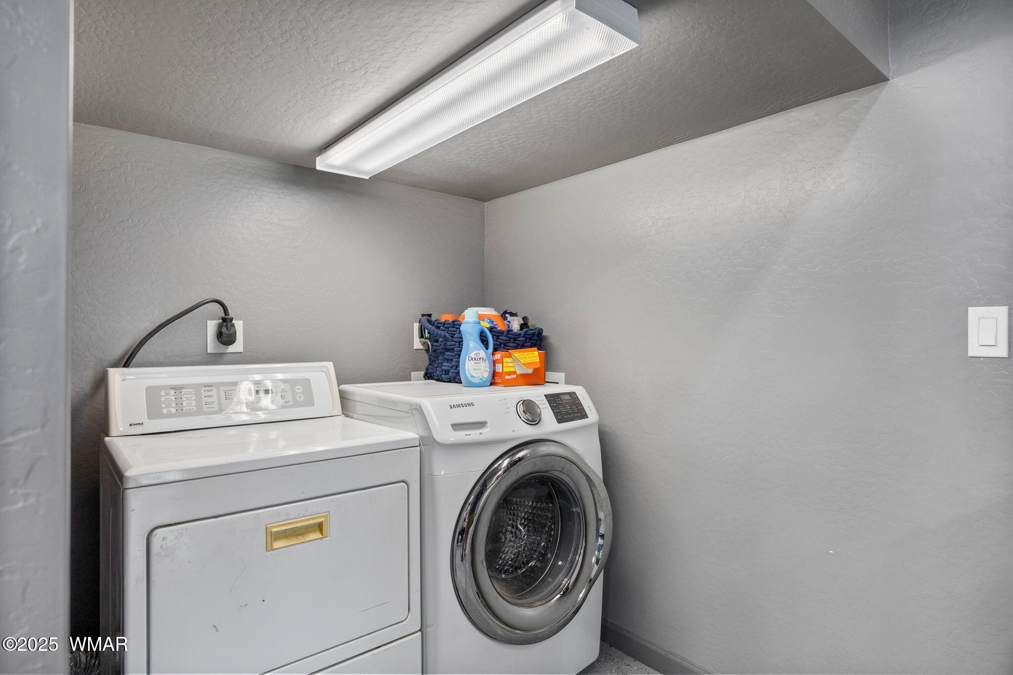 7106 Long Road Show Low, AZ 85901 - Photo 60 of 65 a utility room with dryer and washer