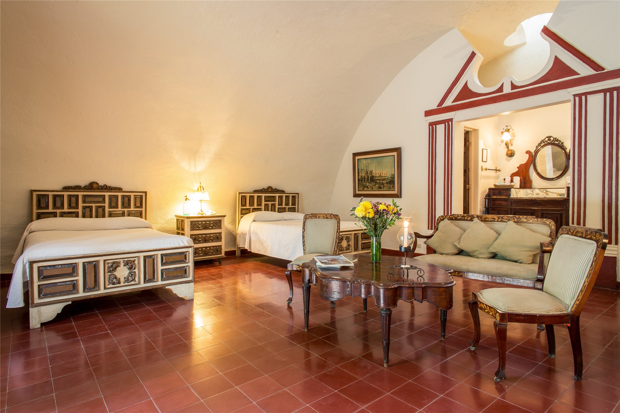 41.8 Carr Fed Cuernavaca - Chilpancingo Route Mexico, MO 65265 - Photo 25 of 34 a living room with furniture and wooden floor