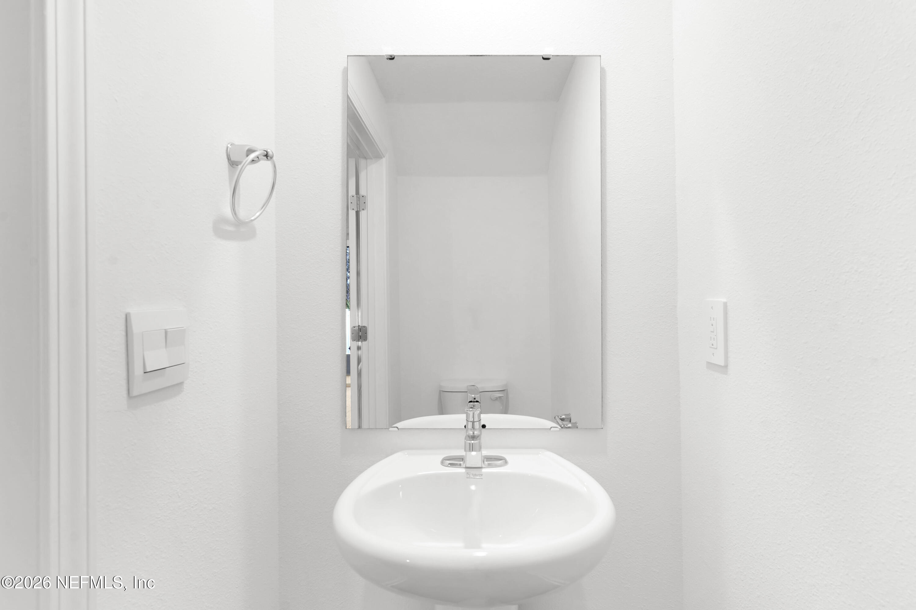 135 Palmetto Rdg Road St. Augustine, FL 32095 - Photo 13 of 27 a bathroom with a sink and a mirror