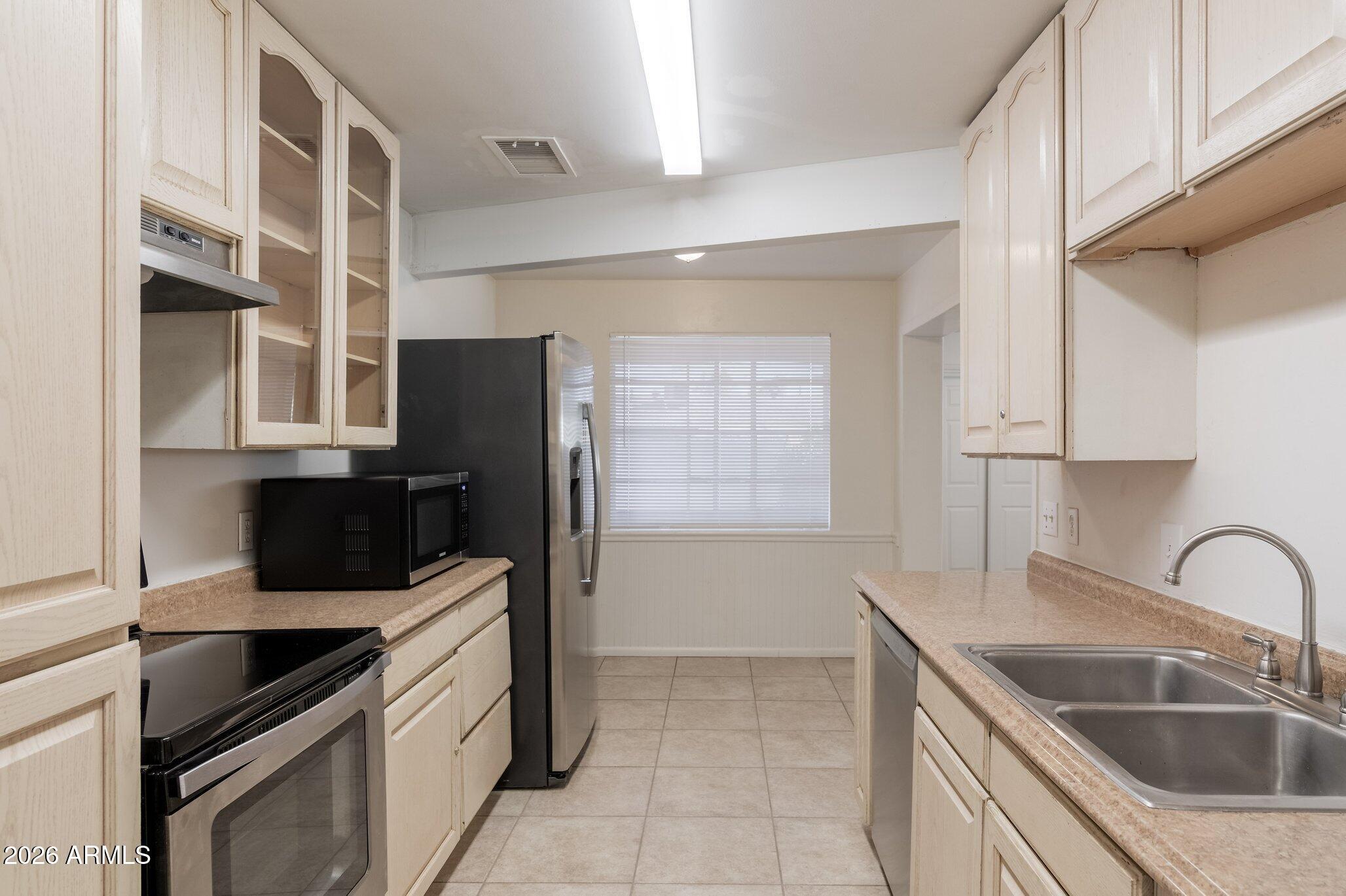 1335 East Broadway Road Mesa, AZ 85204 - Photo 5 of 23 Broadway Rd.