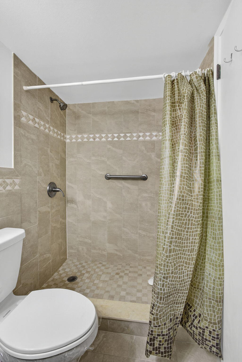 414 Windsor R West Palm Beach, FL 33417 - Photo 11 of 32 Master Bath