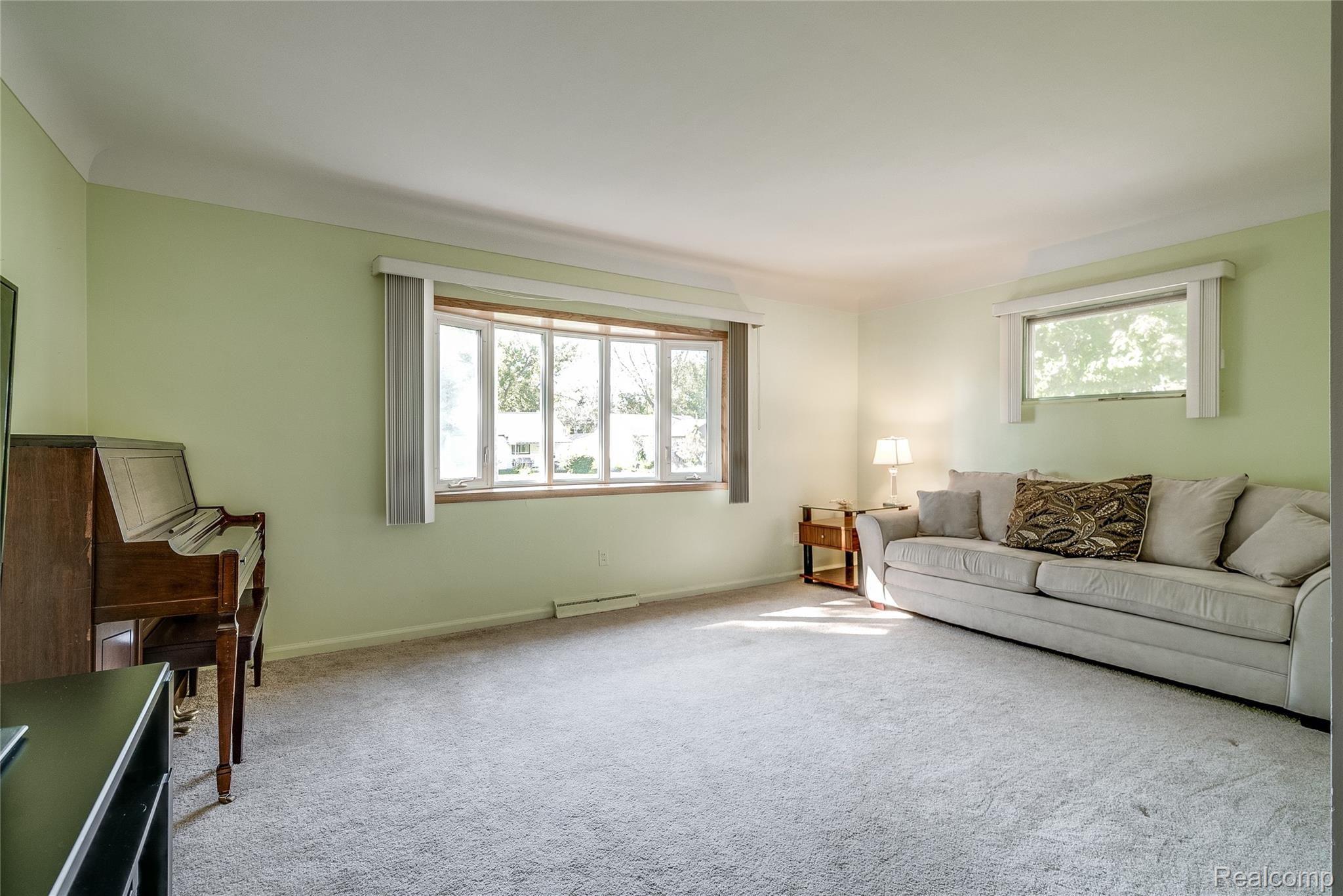 5270 Drayton Road Clarkston, MI 48346 - Photo 17 of 29 Interiors (12 of 24).jpg