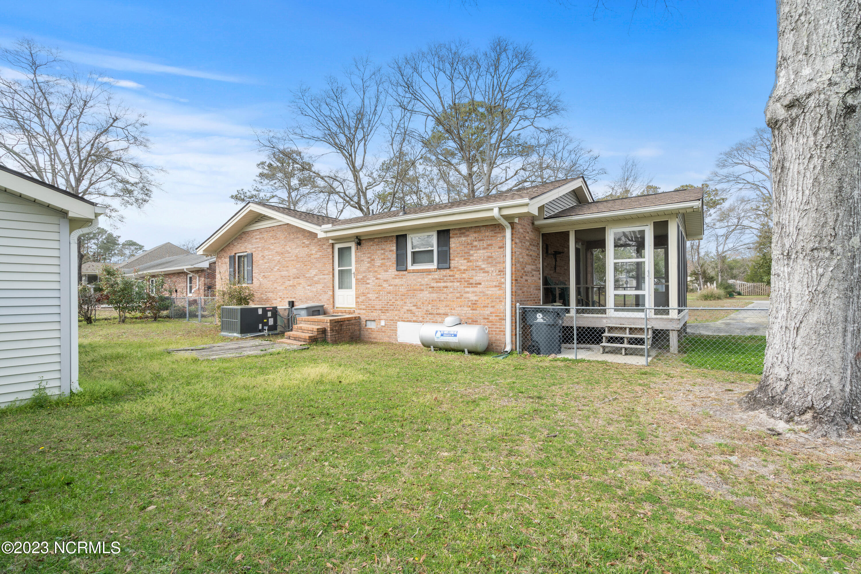 220 Azalea Circle Sunset Beach, NC 28468 - Photo 4 of 42 220 Azalea Cir -27