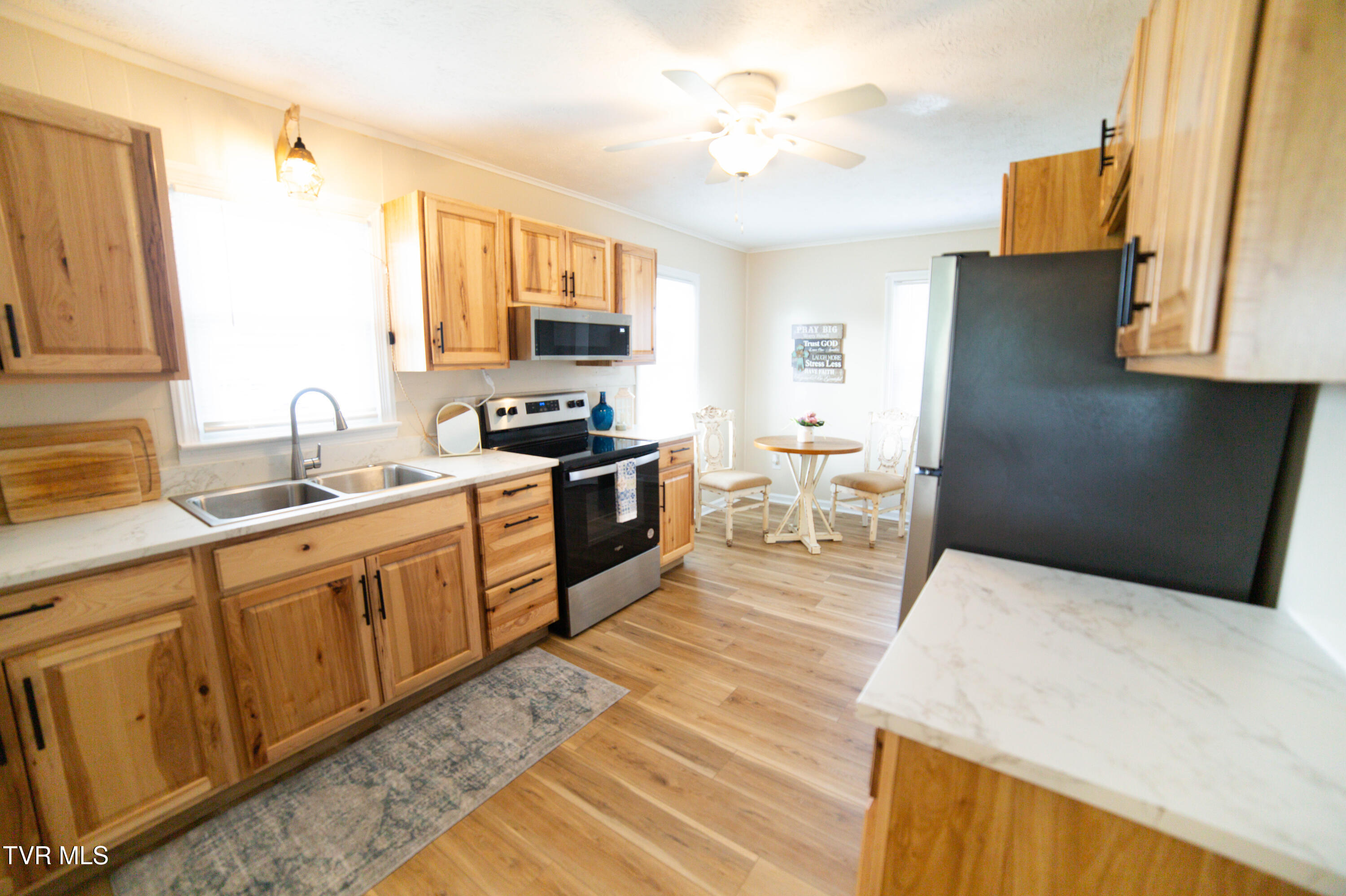 6117 Temple Star Rd Extension Kingsport, TN 37660 - Photo 3 of 23 Kitchen
