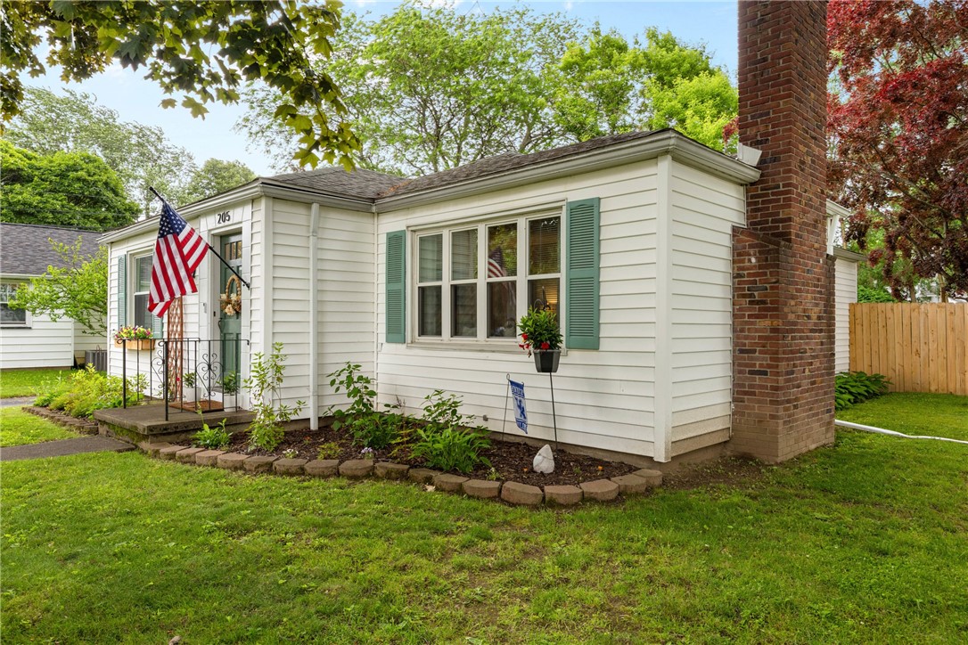 205 Dake Avenue Irondequoit, NY 14617 - Photo 3 of 39
