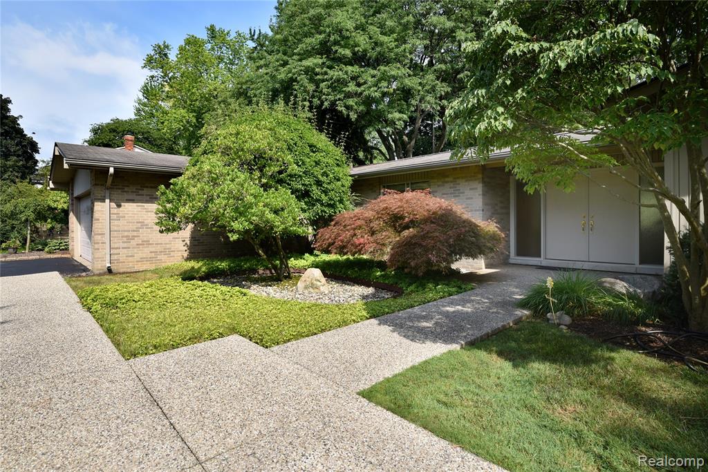 5550 Raven Road Bloomfield Hills, MI 48301 - Photo 2 of 39 Gallery Image 2