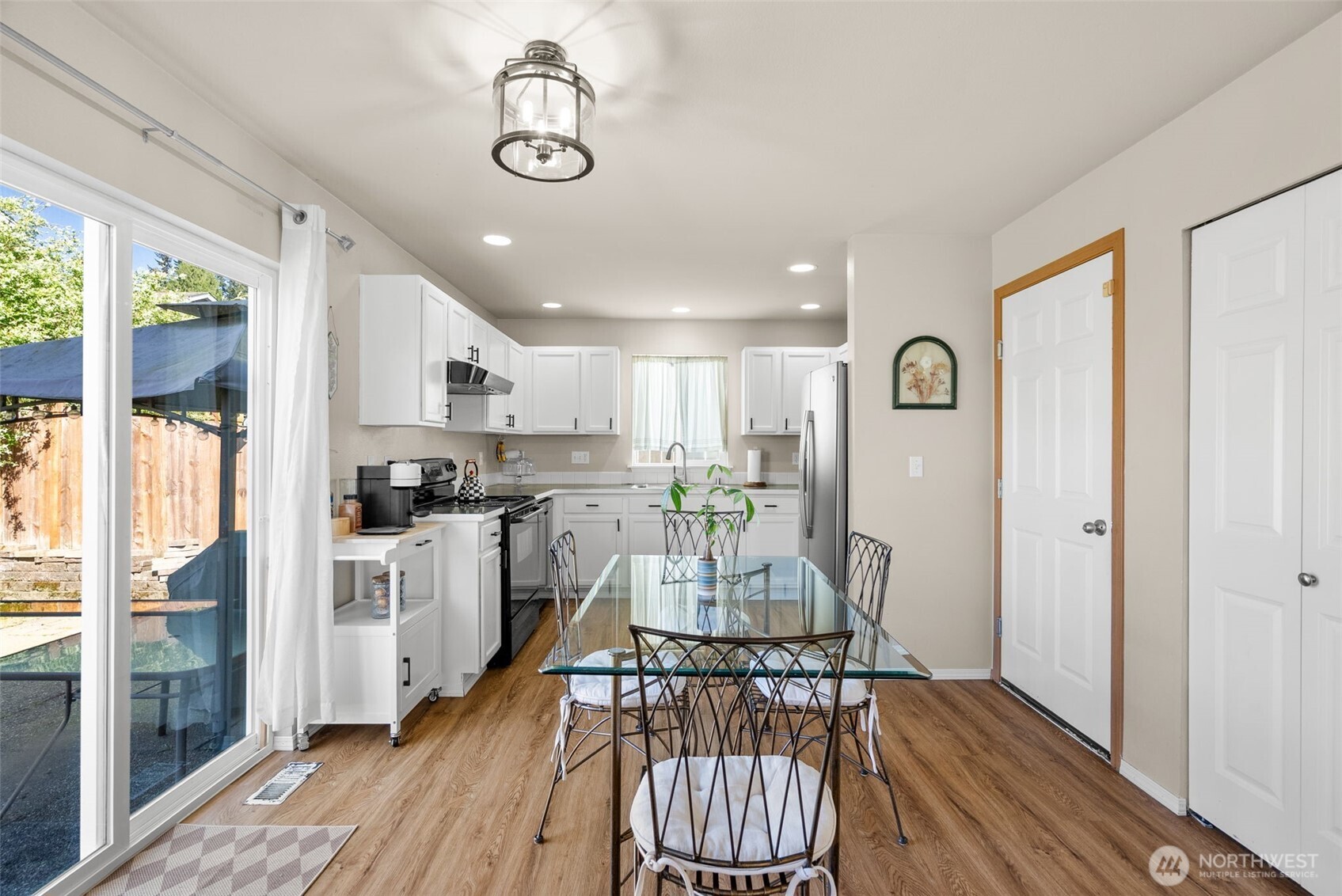648 Rivenhurst Street Bremerton, WA 98310 - Photo 8 of 27 Gallery Image 8