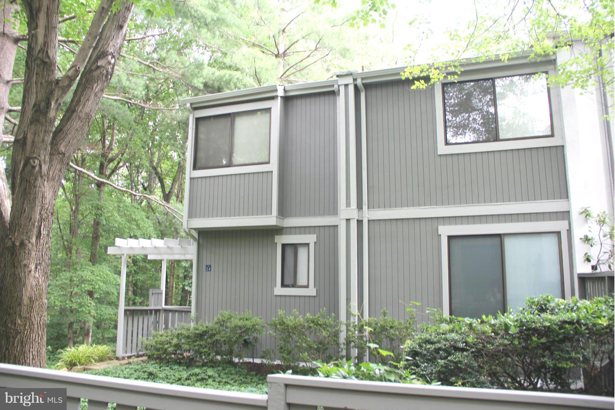 11724 Decade Court Reston, VA 20191 - Photo 1 of 28 Exterior (Front)