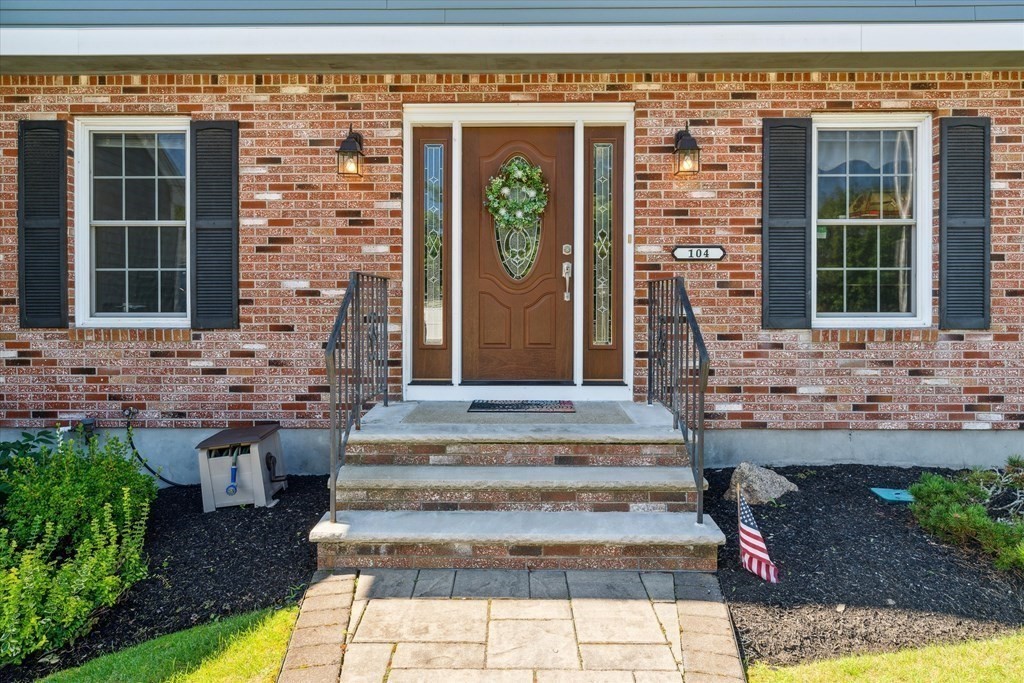 104 Nells Pond Road Lynn, MA 01904 - Photo 4 of 41 Gallery Image 4