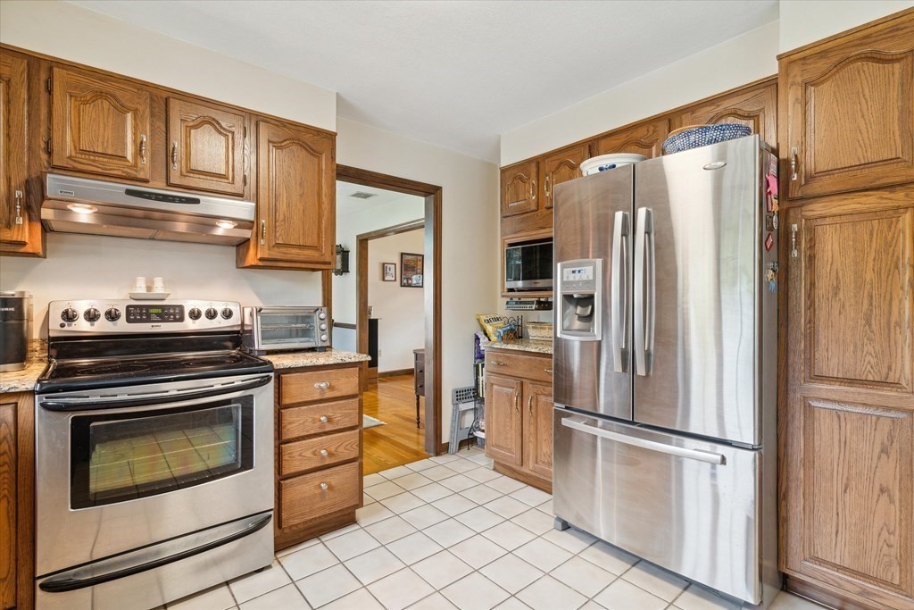 104 Nells Pond Road Lynn, MA 01904 - Photo 7 of 41 Gallery Image 7