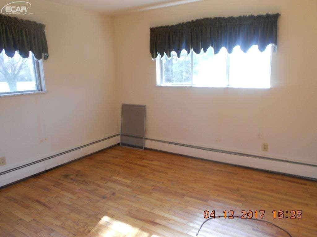9075 North Lewis Road Clio, MI 48420 - Photo 9 of 13 21289834-8.JPG