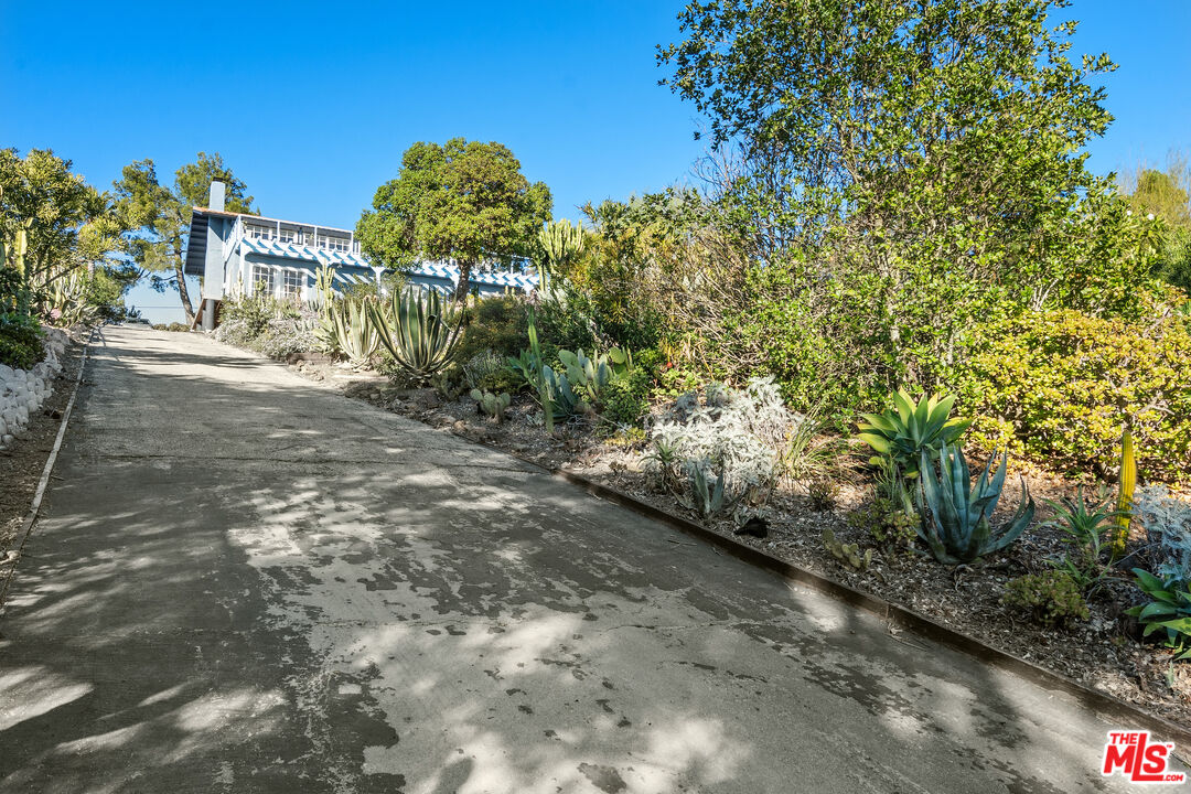 9402 Houston Road Malibu, CA 90265 - Photo 12 of 28