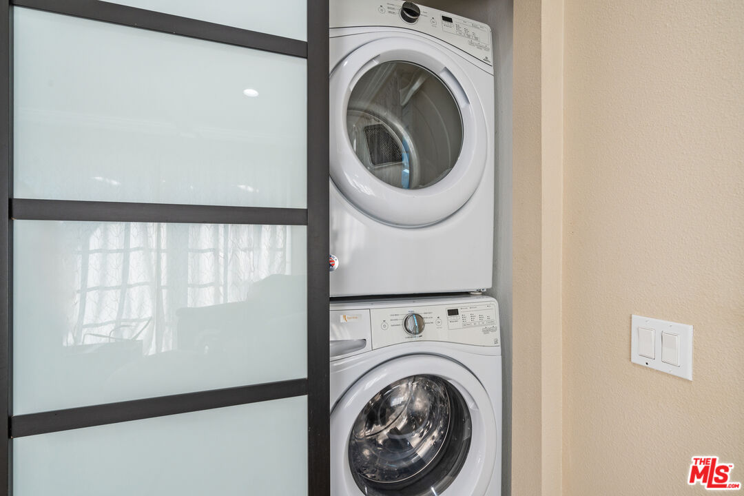 9402 Houston Road Malibu, CA 90265 - Photo 22 of 30 a view of entryway with washer and dryer
