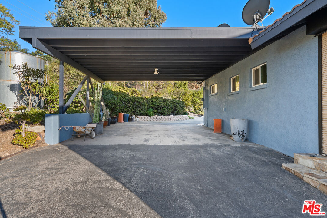 9402 Houston Road Malibu, CA 90265 - Photo 27 of 28