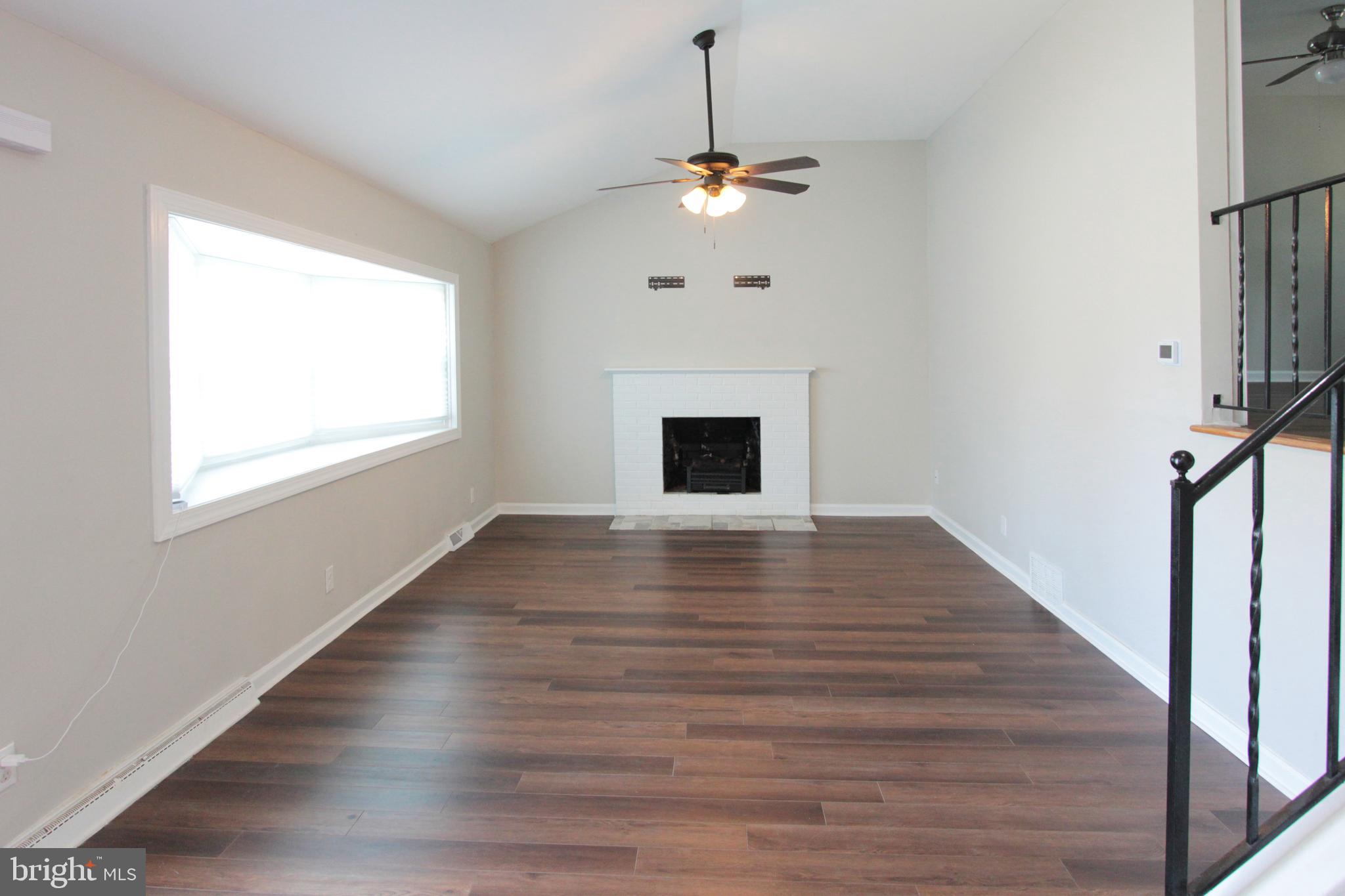 45 Carole Road Newark, DE 19713 - Photo 4 of 14 Living Room