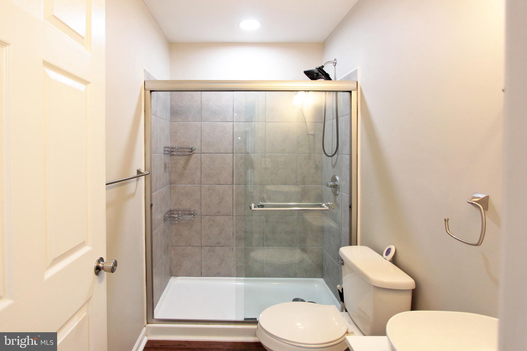 45 Carole Road Newark, DE 19713 - Photo 10 of 14 Main Bathroom