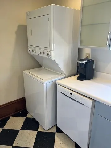 $1,375 | 4807 Magazine Street, New Orleans, LA 70115