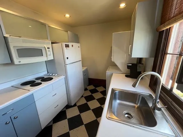 $1,375 | 4807 Magazine Street, New Orleans, LA 70115