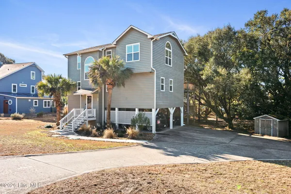 $950,000 | 106 Wyndward Court, Emerald Isle, NC 28594