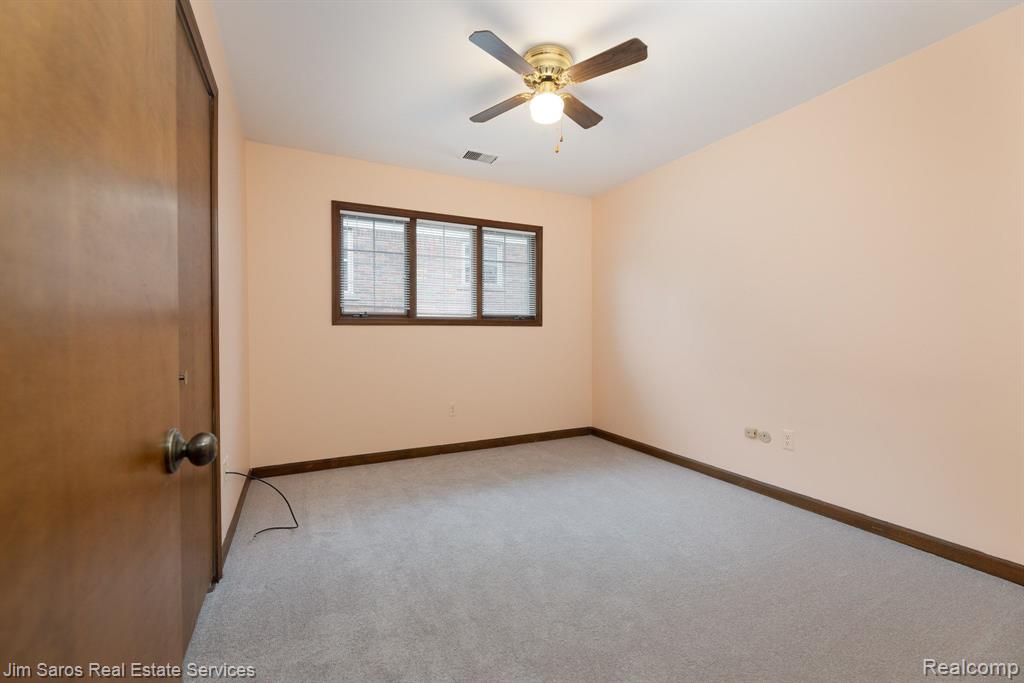 1769 Hampton Road Grosse Pointe Woods, MI 48236 - Photo 19 of 27