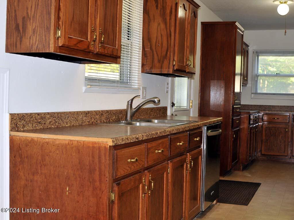 4701 Palma Road Louisville, KY 40272 - Photo 8 of 37 33