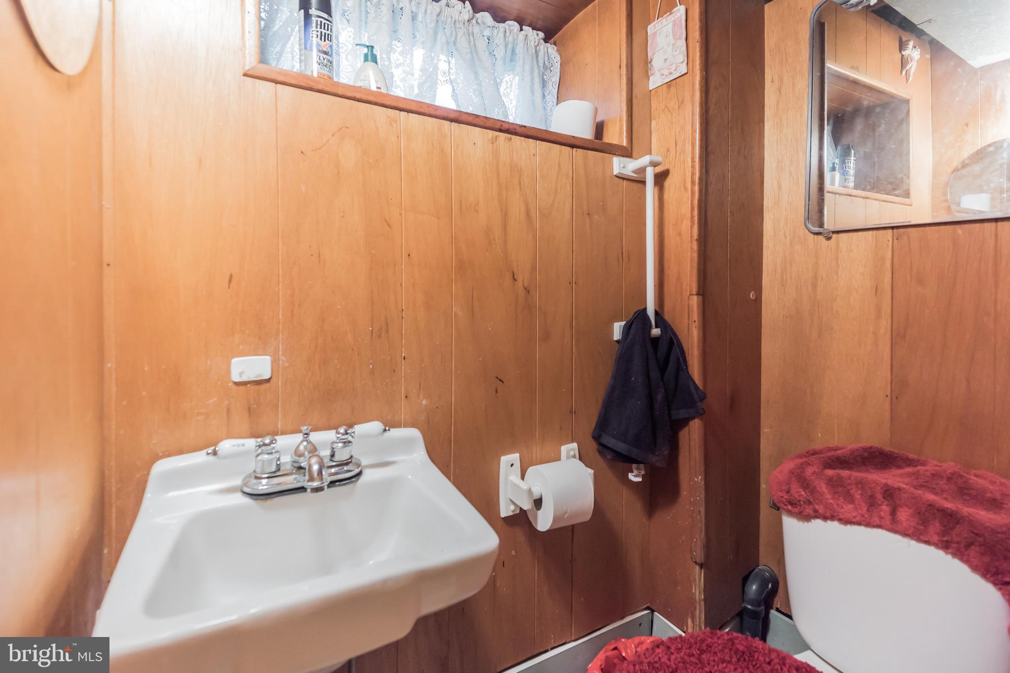 1024 South Lynbrook Road Darby, PA 19023 - Photo 18 of 29 a bathroom with a sink toilet and shower