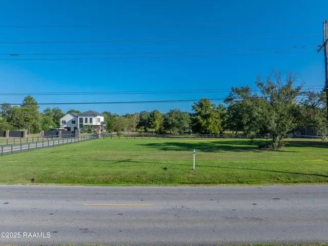 $177,000 | 2300 East Milton Avenue, Youngsville, LA 70592