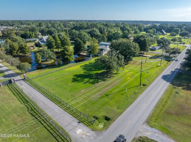 $177,000 | 2300 East Milton Avenue, Youngsville, LA 70592