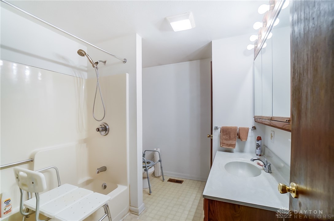 1221 Northgate Road Springfield, OH 45504 - Photo 26 of 38 Gallery Image 26