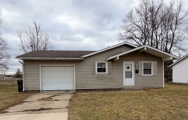$129,900 | 1020 Avenue East, Rochelle, IL 61068