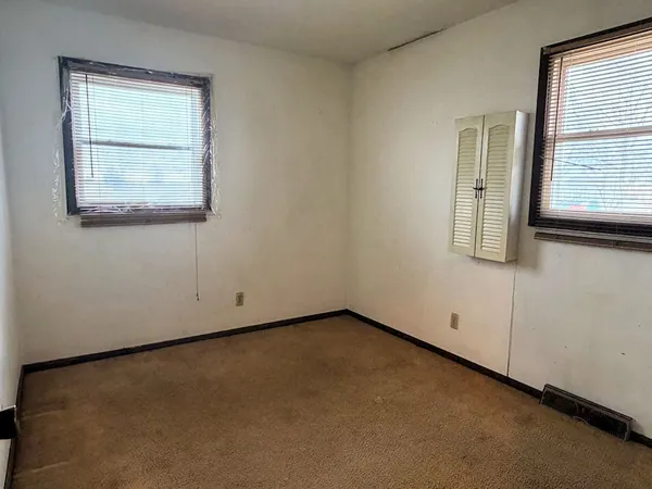 $129,900 | 1020 Avenue East, Rochelle, IL 61068