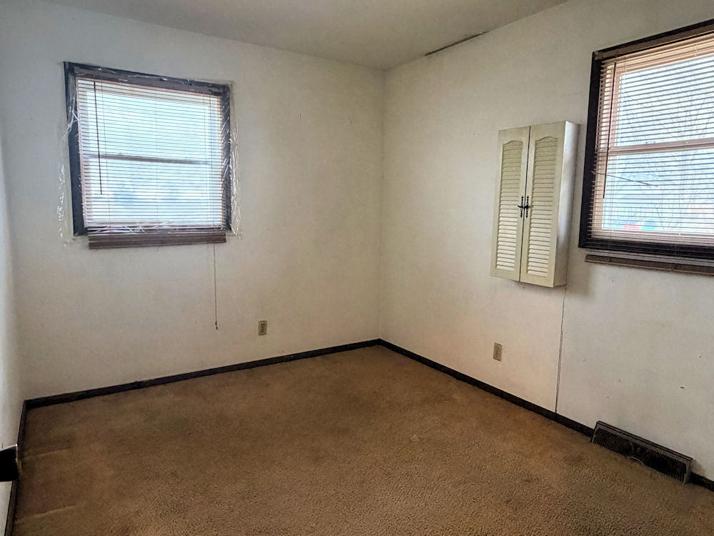 1020 Avenue East Rochelle, IL 61068 - Photo 4 of 8