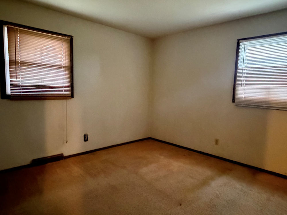 1020 Avenue East Rochelle, IL 61068 - Photo 6 of 8