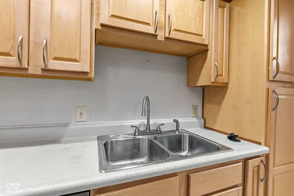 $210,000 | 1711 Lafayette Avenue, Unit 11, Lebanon, IN 46052