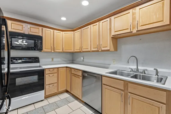 $210,000 | 1711 Lafayette Avenue, Unit 11, Lebanon, IN 46052