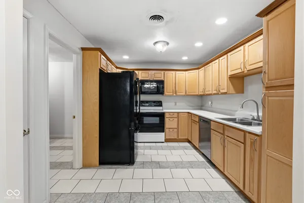$210,000 | 1711 Lafayette Avenue, Unit 11, Lebanon, IN 46052