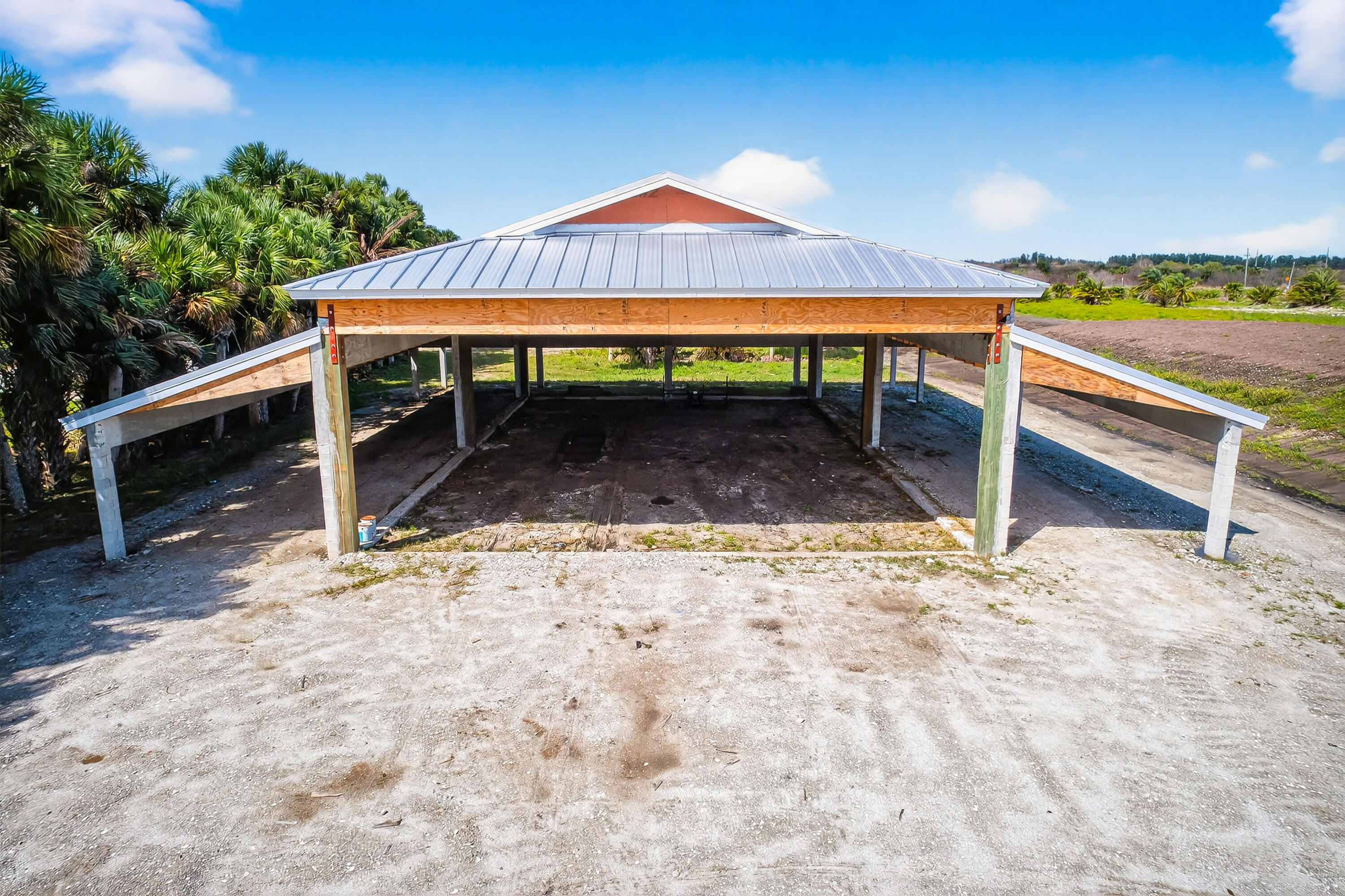 200 South Graves Road Fort Pierce, FL 34945 - Photo 5 of 58 a view of a chairs and table in the patio