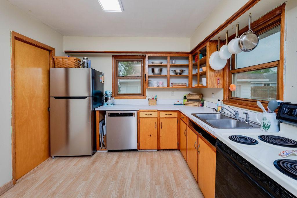 808 15th Street North Moorhead, MN 56560 - Photo 4 of 23