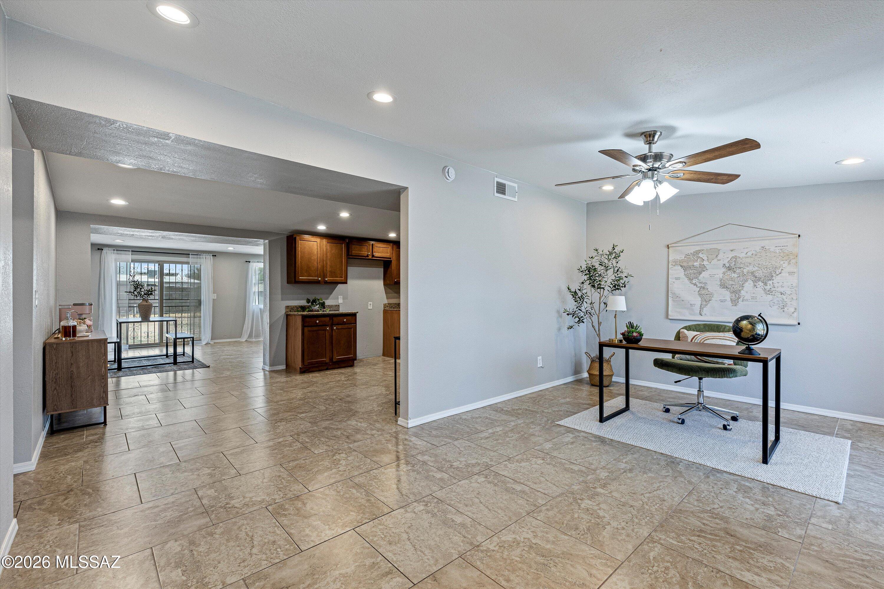 249 West Bilby Road Tucson, AZ 85706 - Photo 4 of 36
